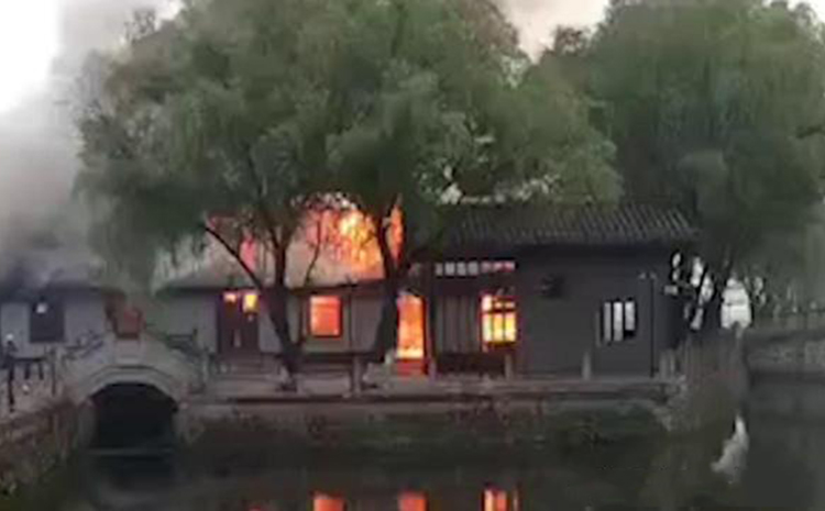 寺廟火災.jpg 寺廟火災.jpg