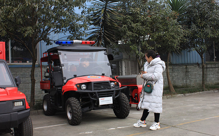 四輪消防摩托.jpg 四輪消防摩托.jpg