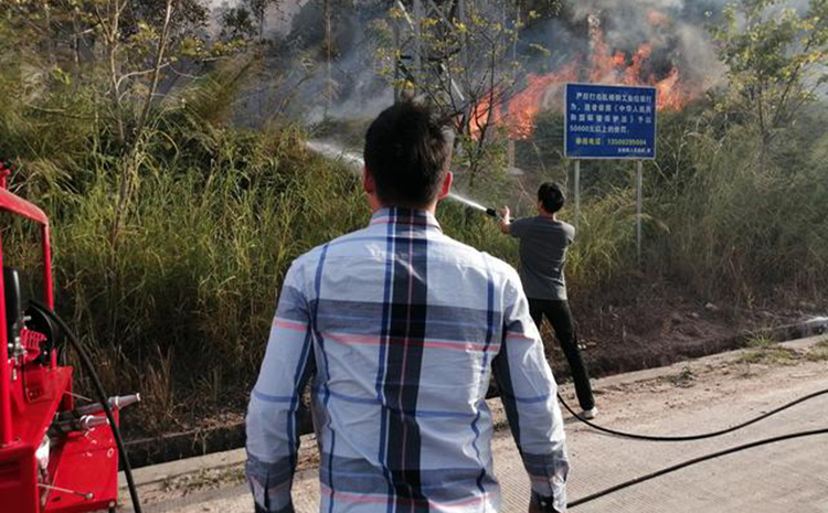 廣東:UTV450森林消防摩托車單獨作戰.jpg 廣東:UTV450森林消防摩托車單獨作戰.jpg