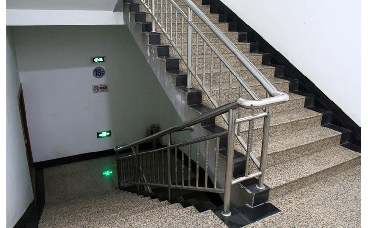 疏散樓梯.jpg 疏散樓梯.jpg