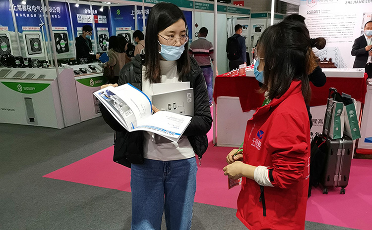 口罩也遮擋不住我們的熱情.jpg 口罩也遮擋不住我們的熱情.jpg