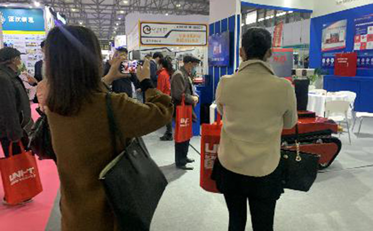 拍照.jpg 拍照.jpg