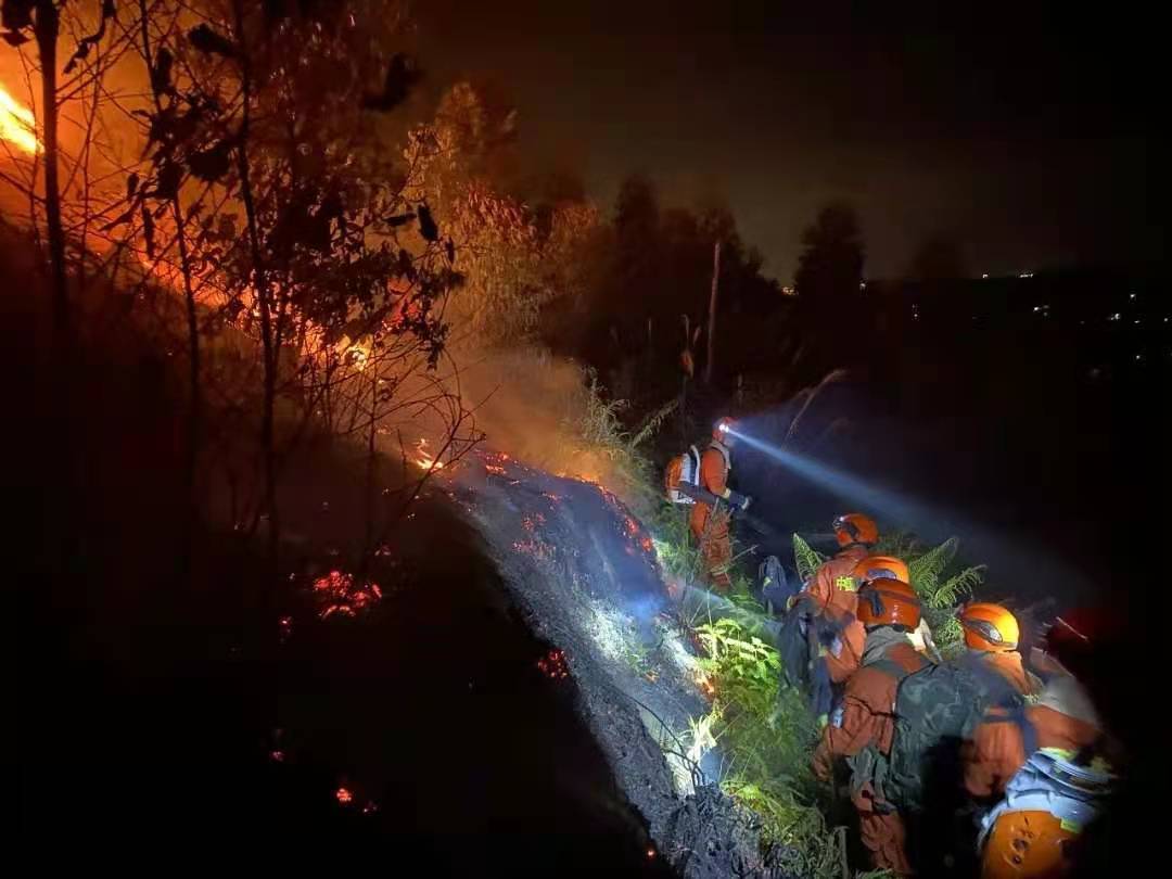 1月16日廣東梅州豐順縣突發森林火災.jpg 1月16日廣東梅州豐順縣突發森林火災.jpg