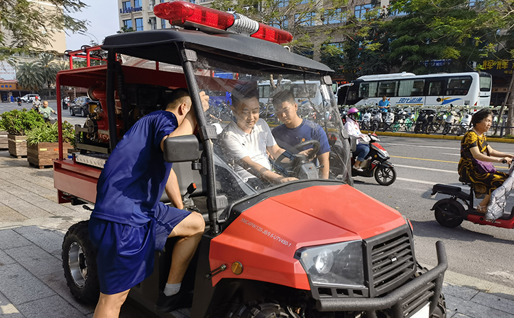 消防隊四輪消防摩托車.jpg 消防隊四輪消防摩托車.jpg