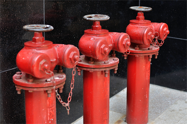 實驗樓配電箱起火可以用樓內的消防栓滅火嗎 實驗樓配電箱起火可以用樓內的消防栓滅火嗎